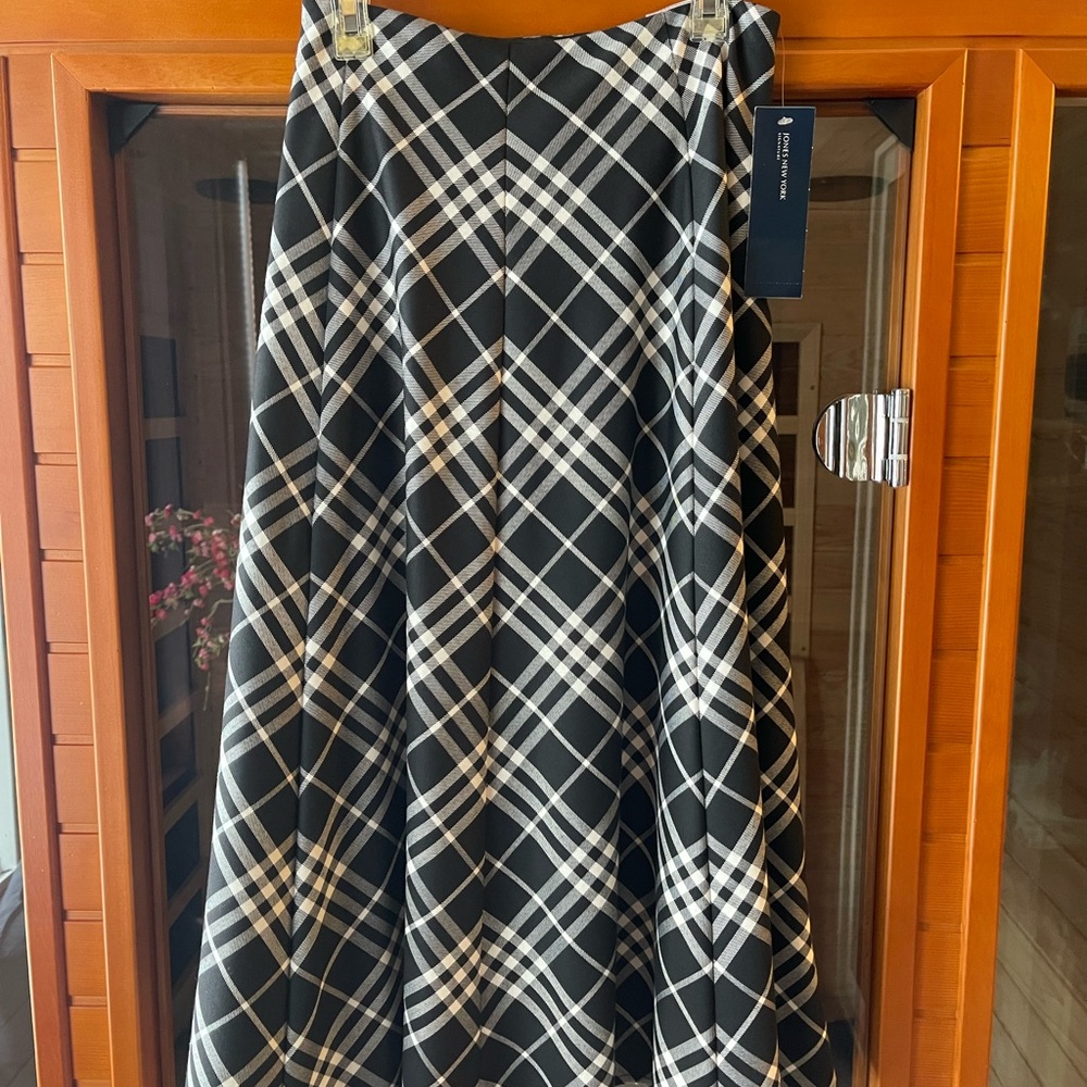 Jones New York Black and White Plaid Flowy Skirt